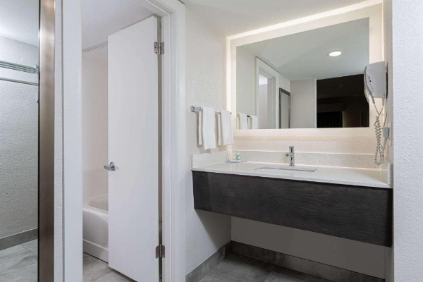 Quality Inn Asheville Downtown Tunnel Rd image 12