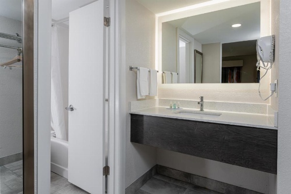 Quality Inn Asheville Downtown Tunnel Rd image 29